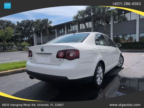 Used 2010 Volkswagen Jetta SE FWD image 5