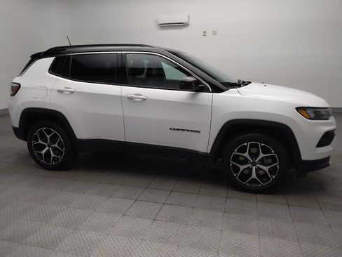 Used 2025 Jeep Compass Limited AWD/4WD image 11