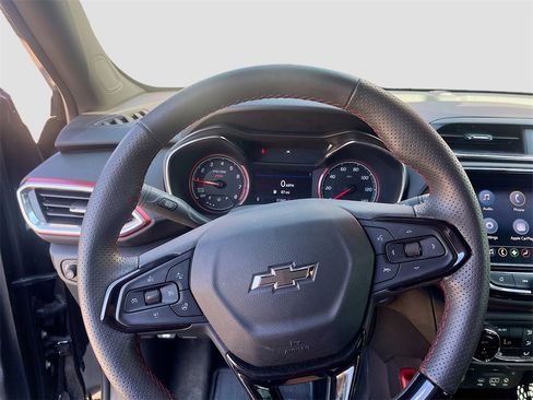 Used 2023 Chevrolet TrailBlazer RS w/ Sun and Liftgate Package image 11