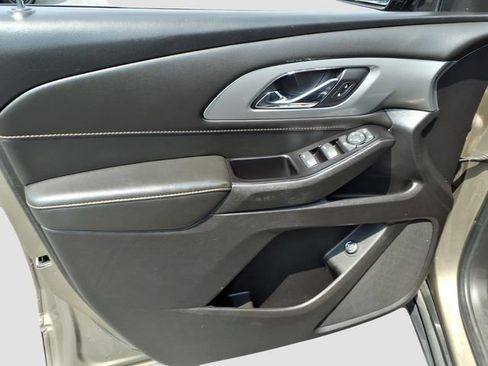 Used 2020 Chevrolet Traverse LT FWD image 12
