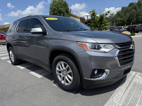 Used 2020 Chevrolet Traverse LT FWD image 3