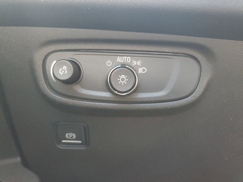 Used 2023 GMC Terrain SLE w/ Driver Convenience Package image 27