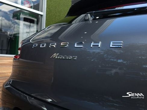 Used 2018 Porsche Macan image 10