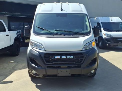 Used 2024 RAM ProMaster 2500 w/ Convenience Group FWD image 2