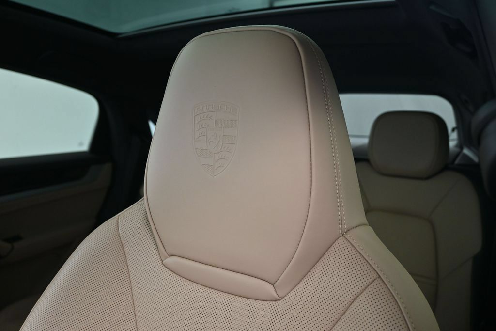 Certified 2026 Porsche Cayenne E-Hybrid Coupe AWD/4WD image 20
