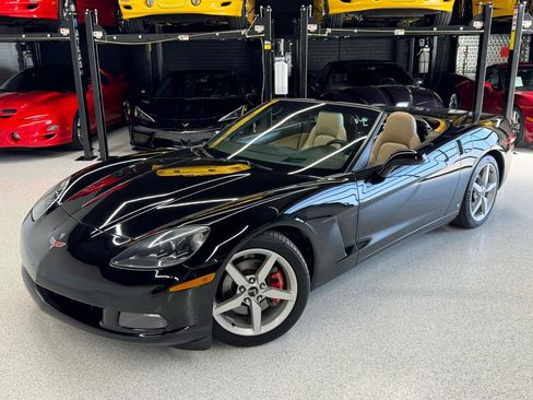 Used 2006 Chevrolet Corvette Convertible w/ Preferred Equipment Group RWD image 2