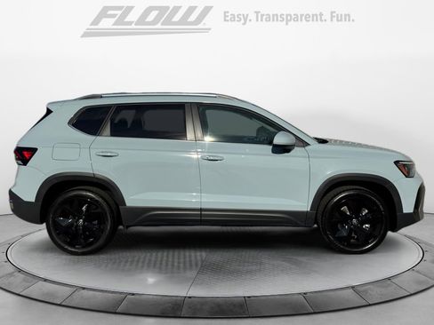 New 2026 Volkswagen Taos SE image 8