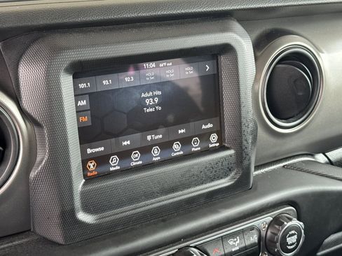 Used 2023 Jeep Gladiator Sport AWD/4WD image 16