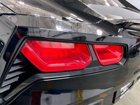 Used 2019 Chevrolet Corvette Stingray Coupe w/ Carbon Flash Badge Package image 28