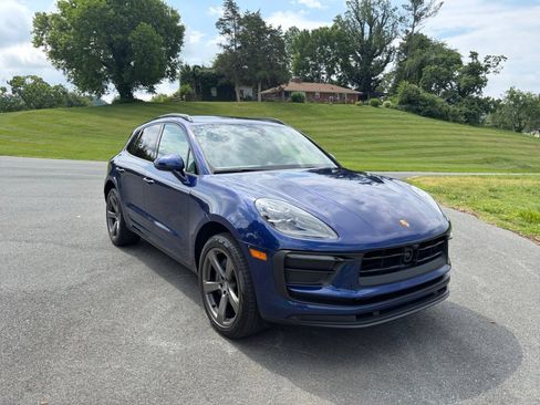 Certified 2025 Porsche Macan Turbo AWD/4WD image 9