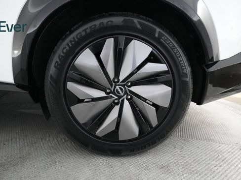 Used 2024 Nissan Ariya AWD image 9