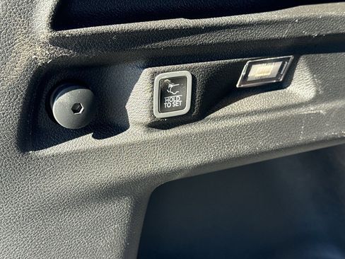 Used 2024 Jeep Grand Cherokee L Altitude image 29