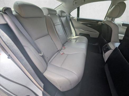 Used 2015 Lexus LS 460 w/ Comfort Package RWD image 17