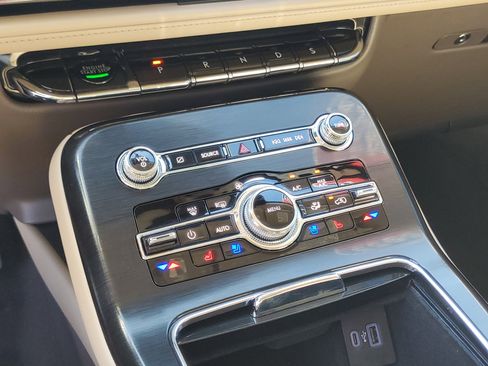 Certified 2022 Lincoln Nautilus Reserve w/ Luxury Package image 18