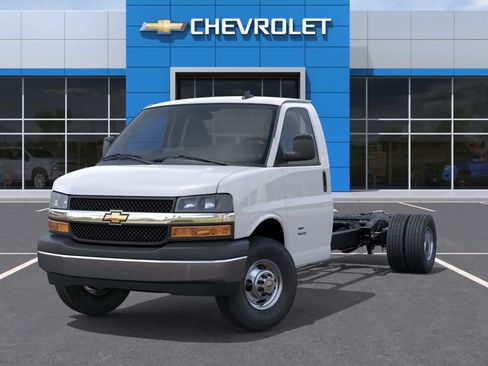 New 2025 Chevrolet Express 4500 w/ Power Convenience Package RWD image 6