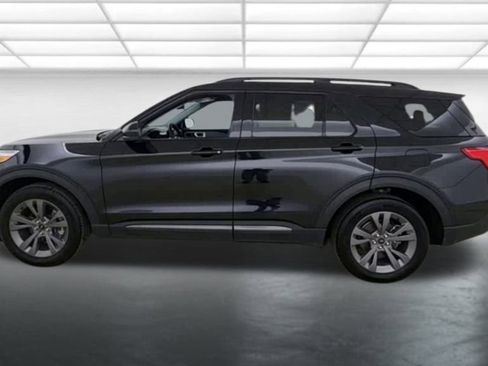 New 2024 Ford Explorer XLT w/ Equipment Group 202A image 7