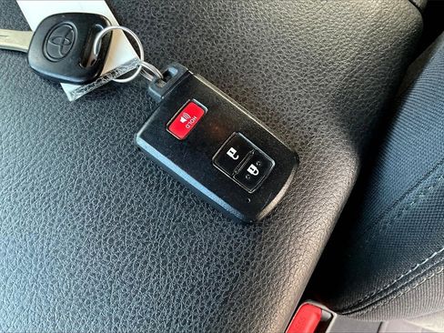 Used 2022 Toyota Tacoma TRD Off-Road image 34