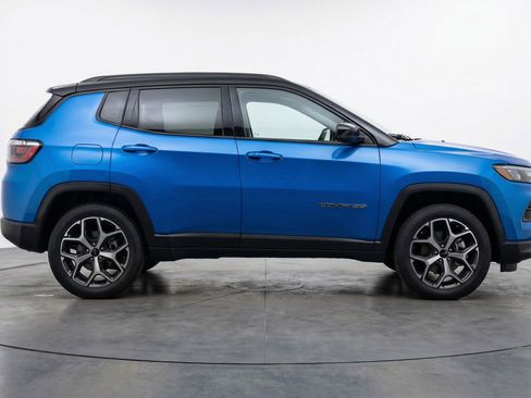 Used 2025 Jeep Compass Limited AWD/4WD image 11