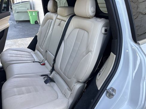 Used 2021 BMW X7 xDrive40i w/ Premium Package AWD/4WD image 31