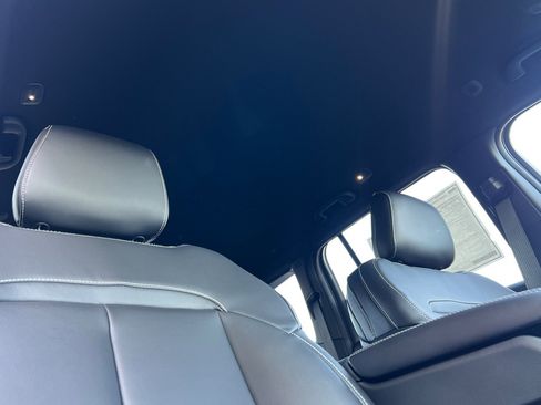 New 2025 Jeep Grand Cherokee Limited image 17