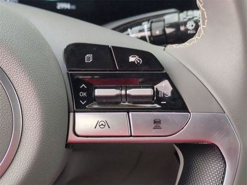 Certified 2025 Hyundai Elantra SEL image 15