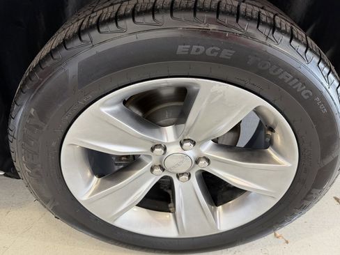 Used 2019 Dodge Challenger SXT image 26