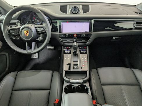 Certified 2026 Porsche Macan AWD/4WD image 4