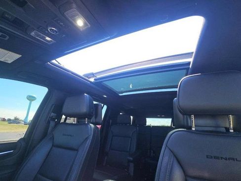 Used 2021 GMC Yukon XL Denali AWD/4WD image 7