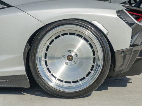 Used 2024 Lamborghini Revuelto image 23