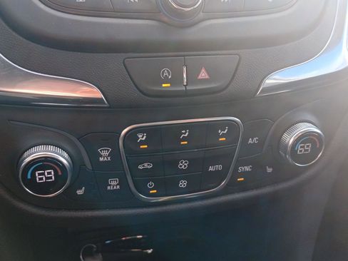 Used 2024 Chevrolet Equinox LT image 18