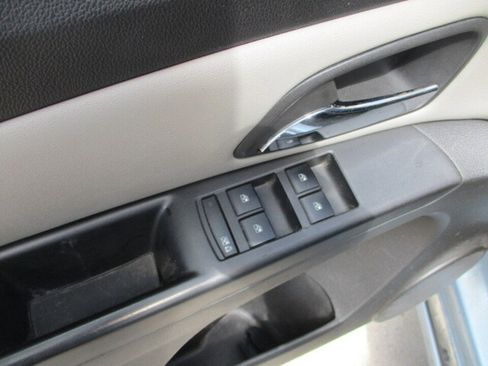 Used 2011 Chevrolet Cruze LS image 24