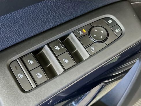 Used 2025 Nissan Pathfinder SV image 19