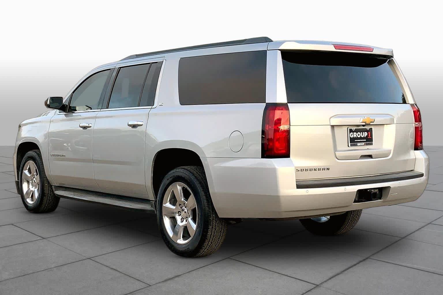 Used 2015 Chevrolet Suburban LS RWD image 12