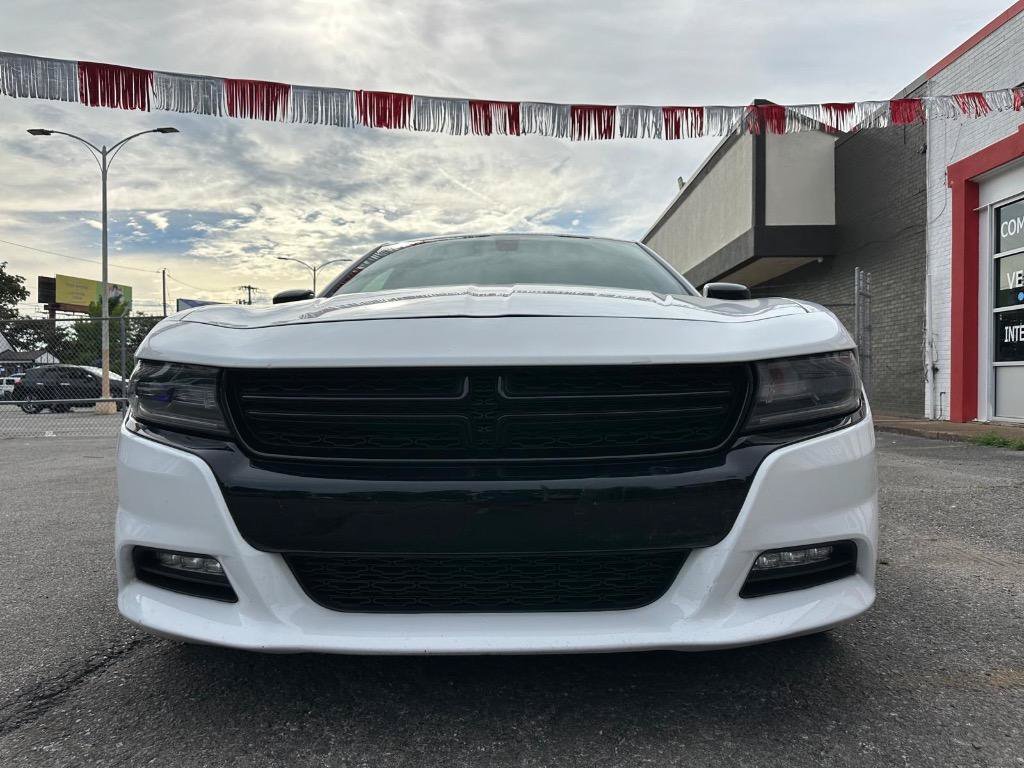 Used 2016 Dodge Charger SXT w/ Blacktop Package RWD image 2