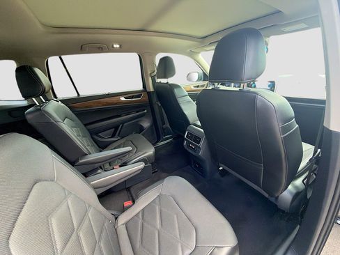 Used 2024 Volkswagen Atlas SE w/ Panoramic Sunroof Package FWD image 27