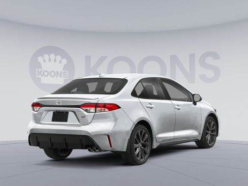 Used 2024 Toyota Corolla SE w/ SE Convenience Package FWD image 2