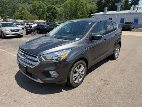 Used 2019 Ford Escape SE AWD/4WD image 2