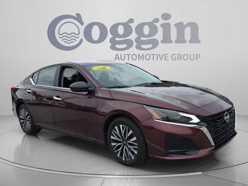 Used 2025 Nissan Altima 2.5 SV FWD image 7