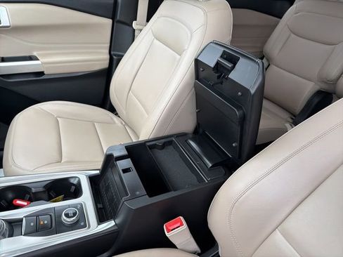 Used 2023 Ford Explorer XLT w/ Equipment Group 202A image 23