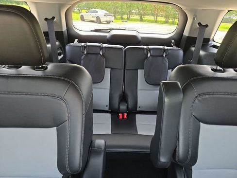 Used 2023 Ford Explorer XLT w/ Equipment Group 202A RWD image 21