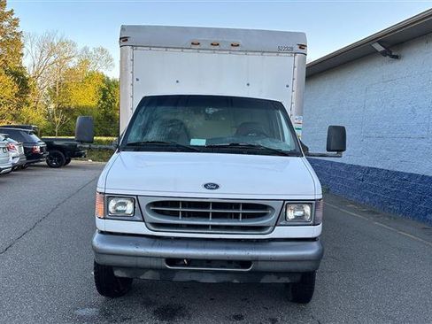 Used 2002 Ford E-350 and Econoline 350 Super Duty image 2