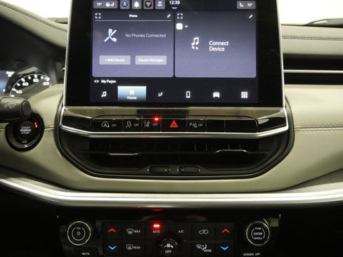 Used 2025 Jeep Compass Limited image 19