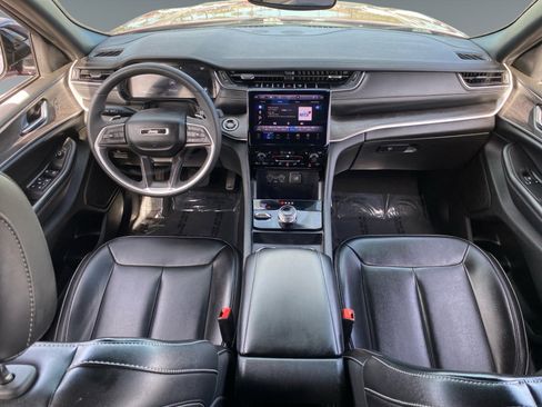 Used 2024 Jeep Grand Cherokee Limited image 10