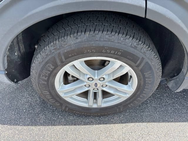 Used 2023 Ford Explorer XLT AWD/4WD image 12