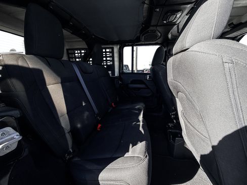 Used 2019 Jeep Wrangler Unlimited Sahara image 14