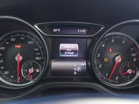 Used 2019 Mercedes-Benz GLA 250 4MATIC image 32