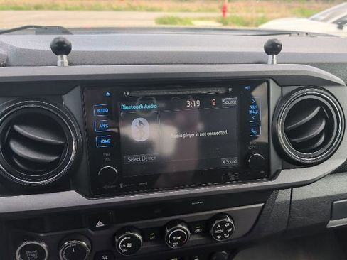 Used 2019 Toyota Tacoma TRD Off-Road w/ Technology Package image 14