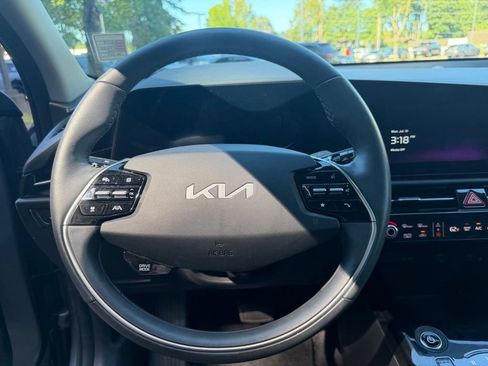 Certified 2024 Kia Niro Wind w/ Wind Preserve Package FWD image 13