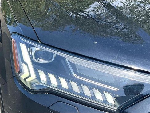 Used 2020 Audi Q7 3.0T Prestige w/ Prestige Package AWD/4WD image 33
