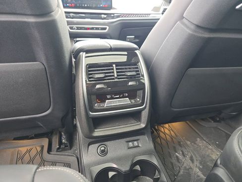 Used 2025 BMW X7 M60i image 27
